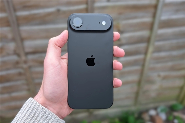 最后一刻被叫停!小米17Air参数流出:骁龙8E5+2亿像素超薄旗舰梦碎