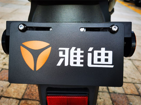 加不起油就换电车!欧洲人疯抢中国电驴:雅迪销量狂涨70%直接去匈牙利建厂