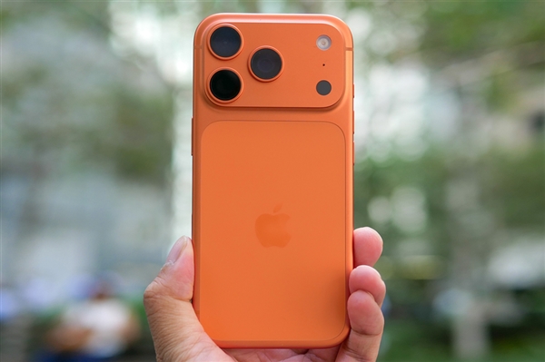 又改回去了苹果计划让iPhone重回钛金属机身:老用户惨遭背刺