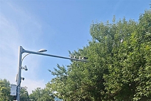 时隔12年再同框!雷军、黄仁勋在小米SU7 Ultra旁合影来了