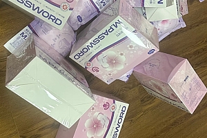 辛巴自创品牌卫生巾翻车 检出超高含量致癌物
