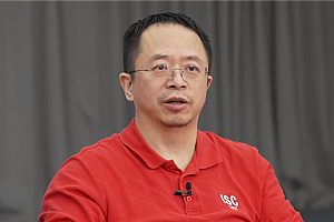 周鸿祎曝360将推智能眼镜:要带显示功能 不带和耳机没区别