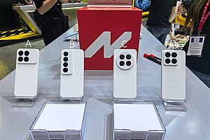 魅族22手板现身ChinaJoy:外观设计提前曝光