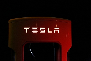 自驾出致命车祸!特斯拉被判赔超2亿美元赔偿金 马斯克:将上诉