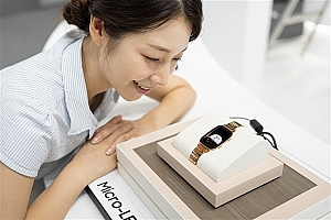 三星展示全球最亮Micro LED智能手表:亮度突破6000nit