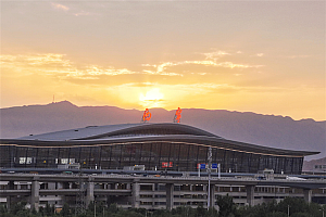 外形酷似黑颈鹤!青藏高原规模最大的枢纽机场扩建项目投运