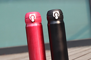 女子嘴裂口出血半年竟对保温杯过敏:不锈钢保温杯含镍所致