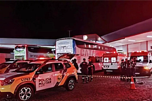 巴西女子大巴车上突然死亡!身上粘着26部旧手机