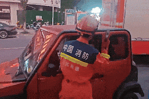 高温天4个月婴儿被锁老头乐内 奶奶心急如焚 只因这个疏忽动作