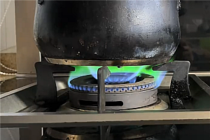 男子加热中药忘关火27天后回家才发现:中途还续了燃气费