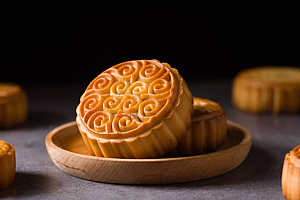 星巴克员工曝卖不出月饼垫钱自购 官方回应