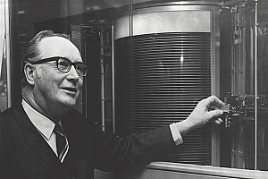 69年前 IBM发明第一块硬盘!容量只有3.75MB 但重达1吨