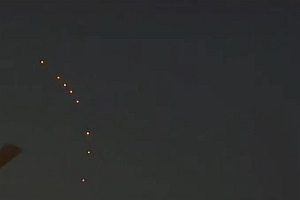 河南商丘上空出现UFO:静止悬停半分钟