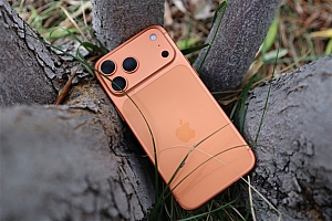 第一批iPhone 17贴膜受害者出现了:贴膜工具把边框划伤 果粉心疼