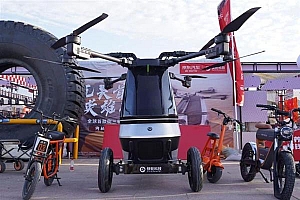 快轮科技飞行摩托沙漠首秀  阿拉善英雄会见证“陆地飞行”新时代