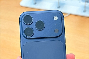 苹果解决iPhone 17 Pro展示机刮花问题:给MagSafe底座套个硅胶壳