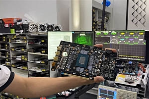 RTX 5070 Ti烧毁 出现一个大洞!竟然嫁接RX 580救活了