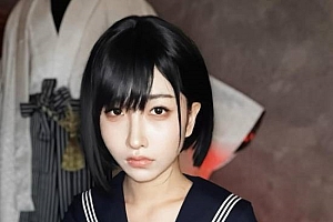 《寂静岭f》美女cos分享:黑袜JK 绝美侧颜