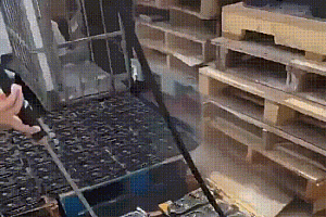 女孩自用99新!“暴力水洗显卡”引热议