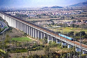 8倍于复兴号标准动车组!超长火车震撼再现:到底有多少节车厢