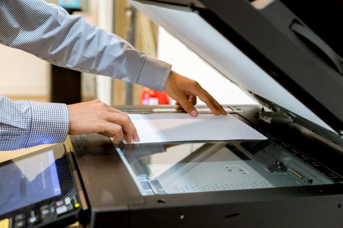 扫描纸质文件 Printer scans paper files