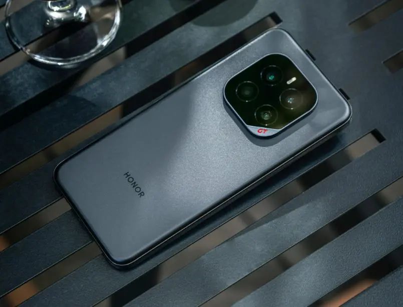 640-102 骁龙8 Elite领先版+7200mAh,性价比第一名,这旗舰机有点狠!
