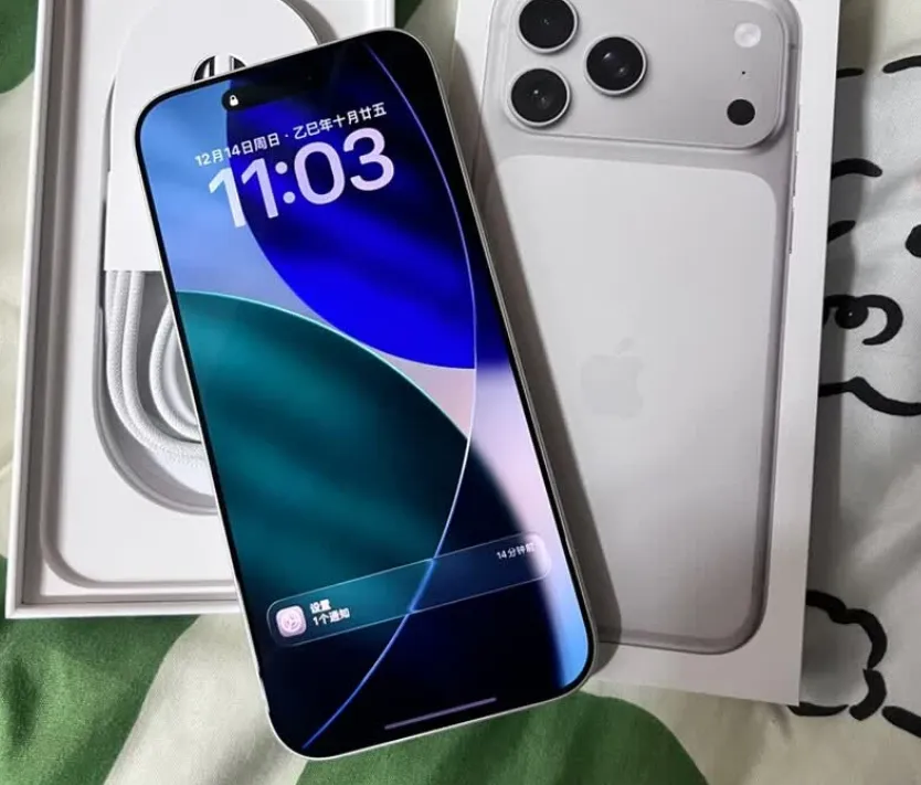 640-18 2026年想买一台“用7年不换”的手机?这4款16+512GB旗舰,闭眼入不后悔