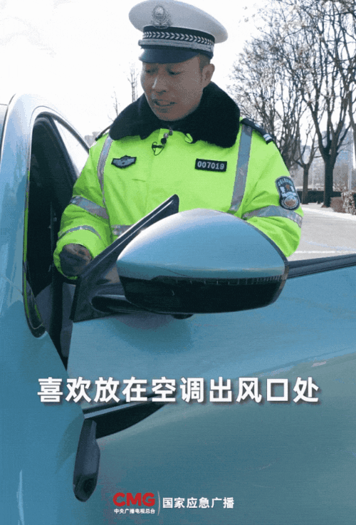 挂饰、玩偶、手机支架……车内这些陷阱再好看也别放了