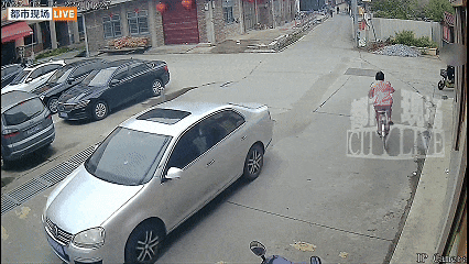 两初中女生扶起定次责引热议老人撤诉后：专家科普无接触事故大家应特别注意