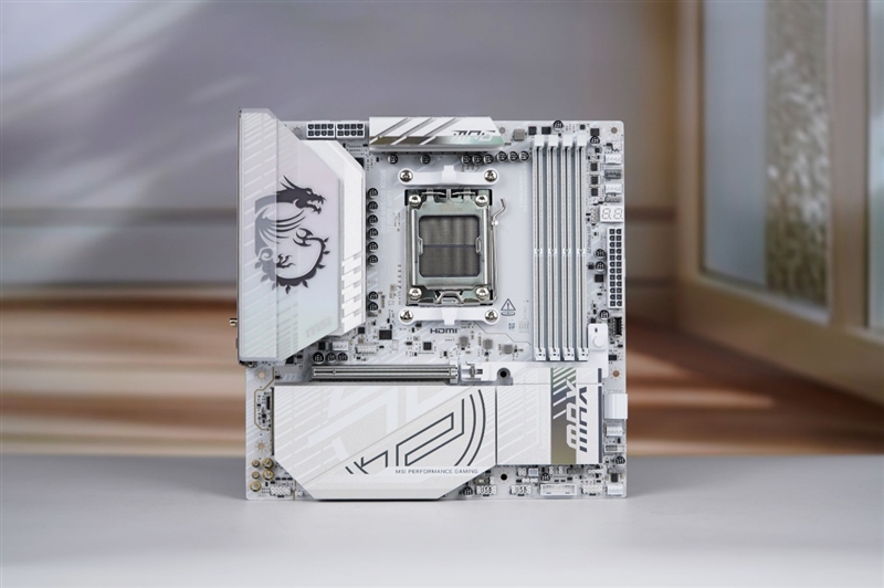 S98acdabe-8687-46fc-b174-98b12a083a39 微星首款全白设计的M-ATX小板! MPG B850M EDGE TIMAX WIF刀锋 钛评测