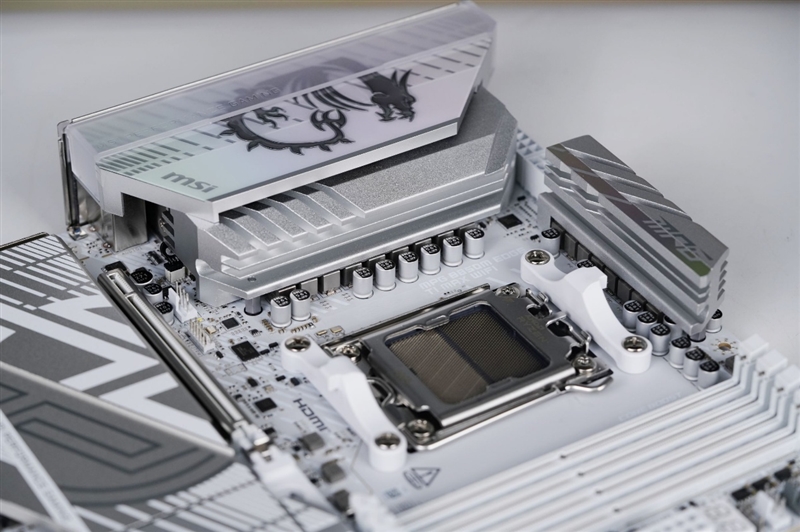 Sb9e8ce66-986e-46a8-8928-b95165d5420e 微星首款全白设计的M-ATX小板! MPG B850M EDGE TIMAX WIF刀锋 钛评测