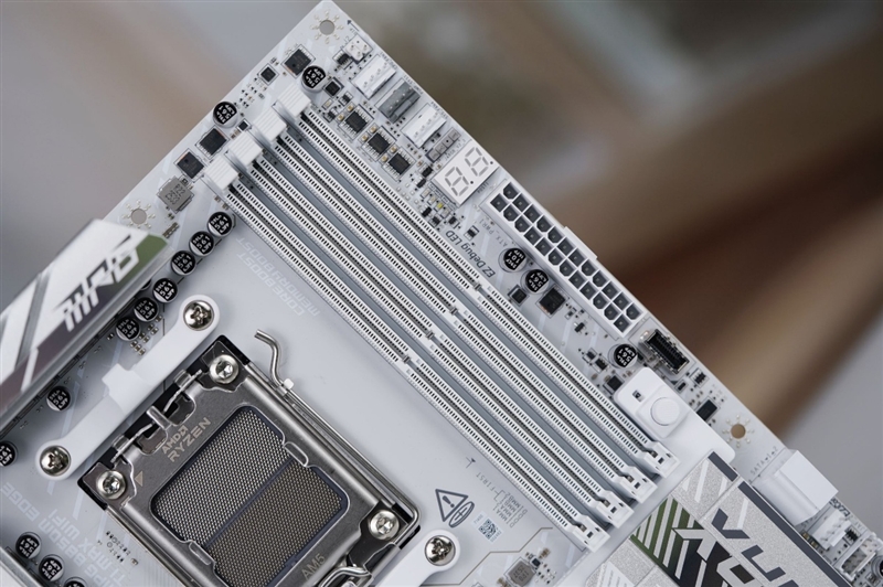 Sc6686487-4d25-4876-9fbf-f4584263df14 微星首款全白设计的M-ATX小板! MPG B850M EDGE TIMAX WIF刀锋 钛评测