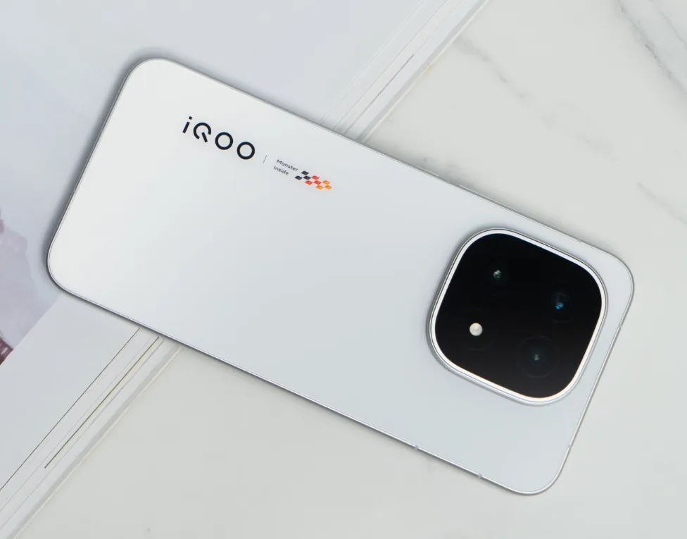 ca8be1ca660fe6a4ca9dc31d51aab5ff 2026 换机一步到位!3 款旗舰用到 2032 年,骁龙 8 至尊芯 + 全焦段影像,涨价潮下闭眼冲