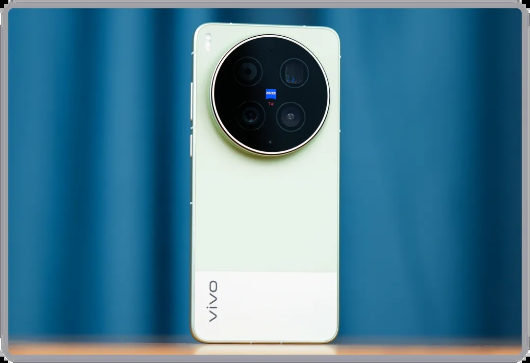 01ed30daf4c5bd3df4aa49c525d63b0d 4 月新机杀疯了!这 4 台手机热度暴涨,闭眼买都不亏