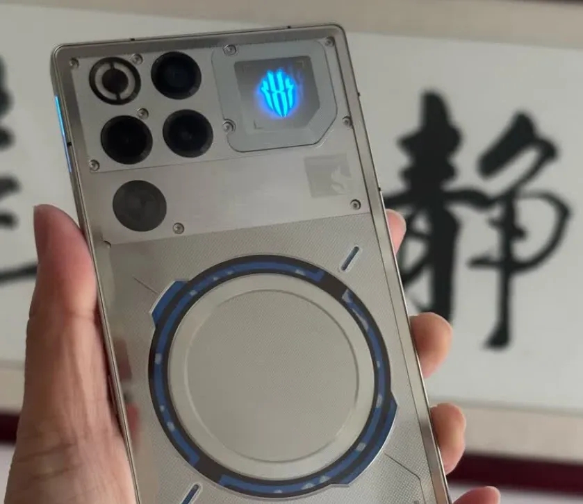 5d9a60c22b537fb4149943ea760536e1 别瞎买手机!这 3 台才是 2026 年真正的 “性能怪兽”,游戏拉满、流畅战 5 年