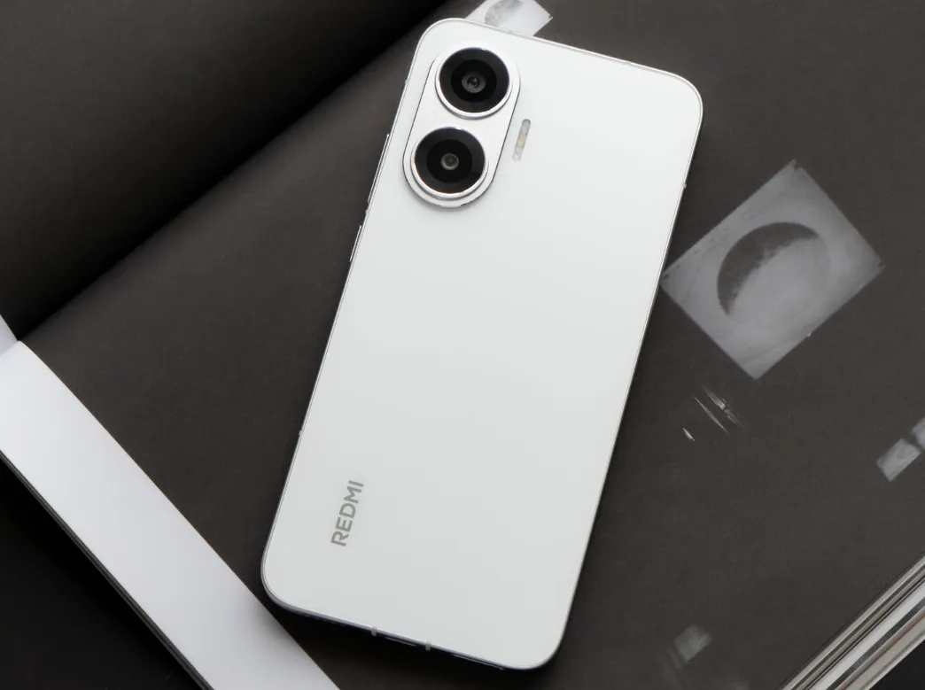 8252b25bfaaf31f07d4b9fabfc5be883 四年不换手机!这 3 款不到 2000 元闭眼买,性能稳、续航猛、耐用拉满