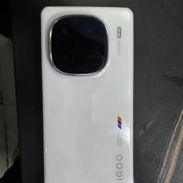 6d722fdabffa3a60d22244e96e3525c3 懂行的人都在捡漏,3 款历史新低 16+512GB 骁龙 8 系旗舰,闭眼用 6 年也不亏