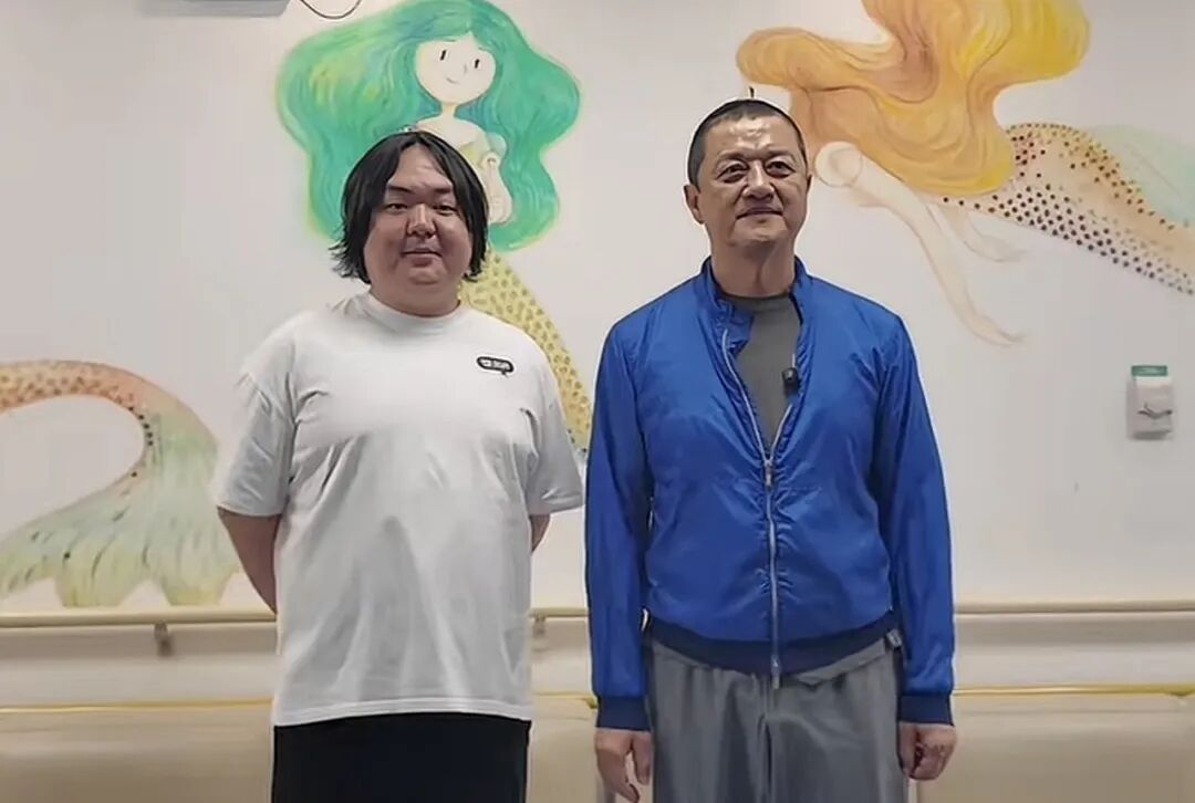640-32 千万主播陈伯,大额捐款嫣然医院,李亚鹏陪同参观!
