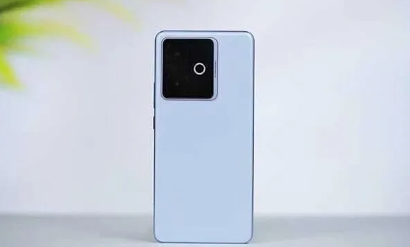 2500 元档次旗舰,能流畅用到 2032 年,本质是手机厂商的存量博弈