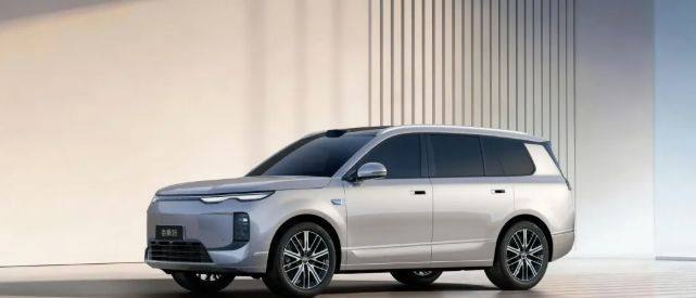 三季度四款重磅 SUV 扎堆上市!车海内卷死循环暴露,只会堆硬件的车企迟早出局