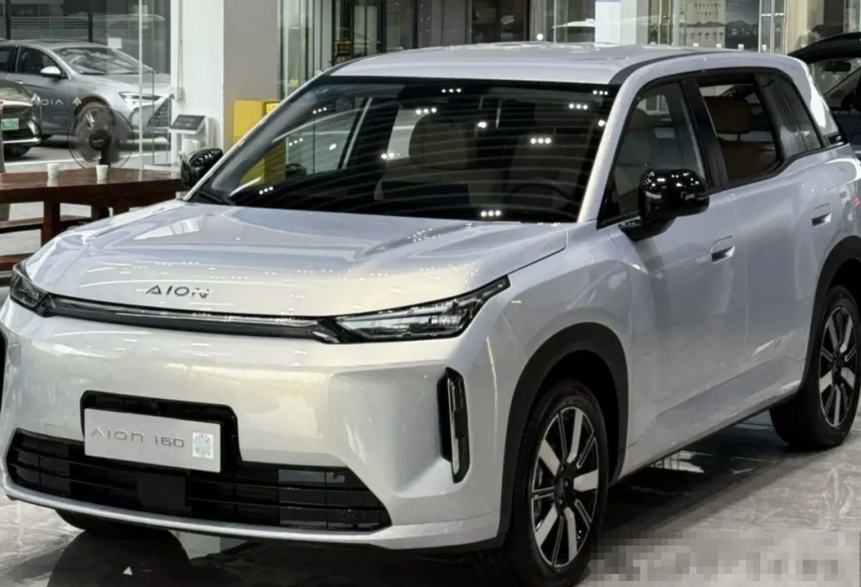 b612746fa9fdfd557c253037a2640031 内卷杀疯了!五万级预算干出二十万配置,这5款销量Top车型实用又舒适