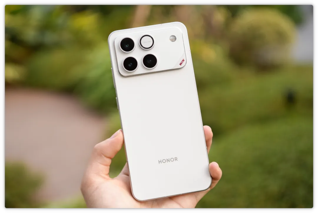 2025年性能榜TOP5出炉!国产旗舰“卷”到连风扇都装上了