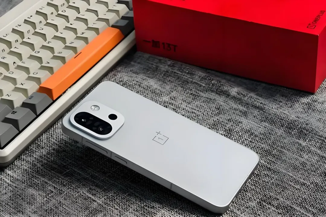 别再被曲面屏坑了!这 5 款直屏旗舰才是 2026 年真・真香机