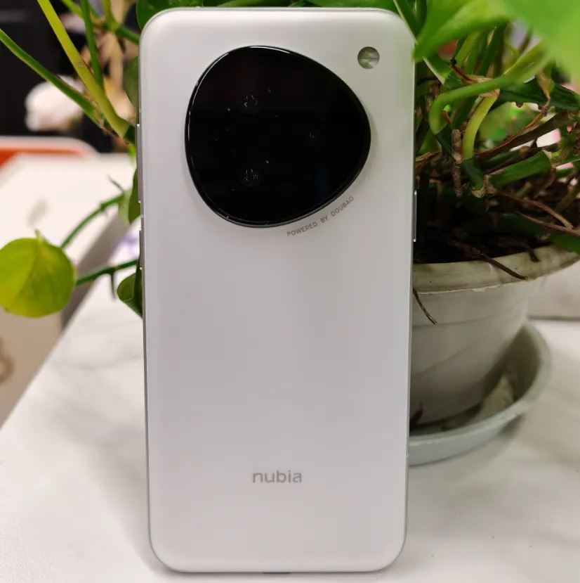 2026 惊艳全场!3 款新手机戳中年轻人,小屏高配 + AI 黑科技太顶了