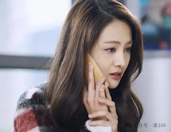 郑爽自曝可以回国,已经还债299亿!工作室还发歌庆祝出道16年,可她回得来吗