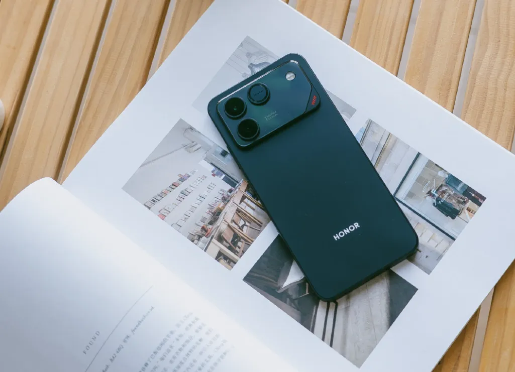 涨价潮里的清流!3 款 “性价比封神” 手机,16+512GB 价格亲民,闭眼入不亏