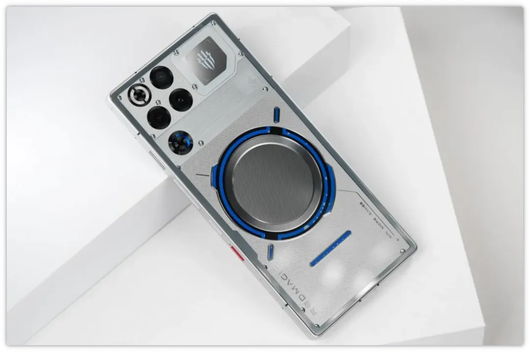 2025年性能榜TOP5出炉!国产旗舰“卷”到连风扇都装上了