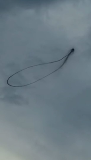 美国上空惊现神秘黑圆环，前所未见奇异景象揭秘