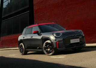 纯电MINI JCW，驾驶者之魅的电动小车体验