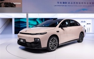 零跑B01全球首秀，定义智能轿车新标杆，年轻人的高品质出行之选